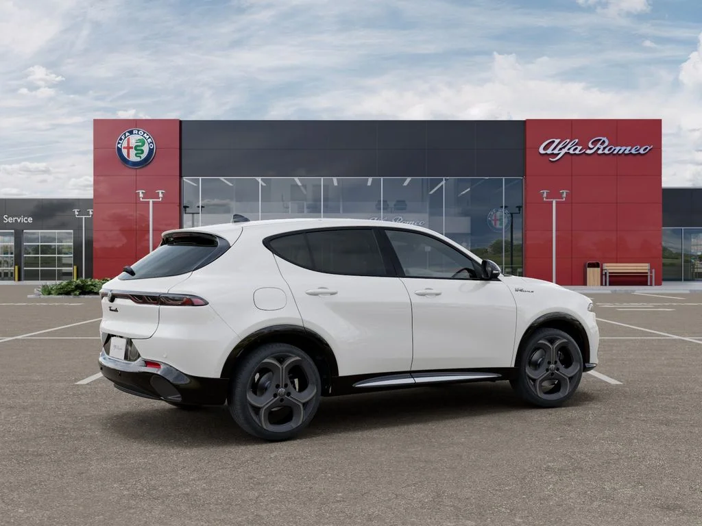 New 2026 Milano White Exterior Paint Alfa Romeo Sport Speciale image 4
