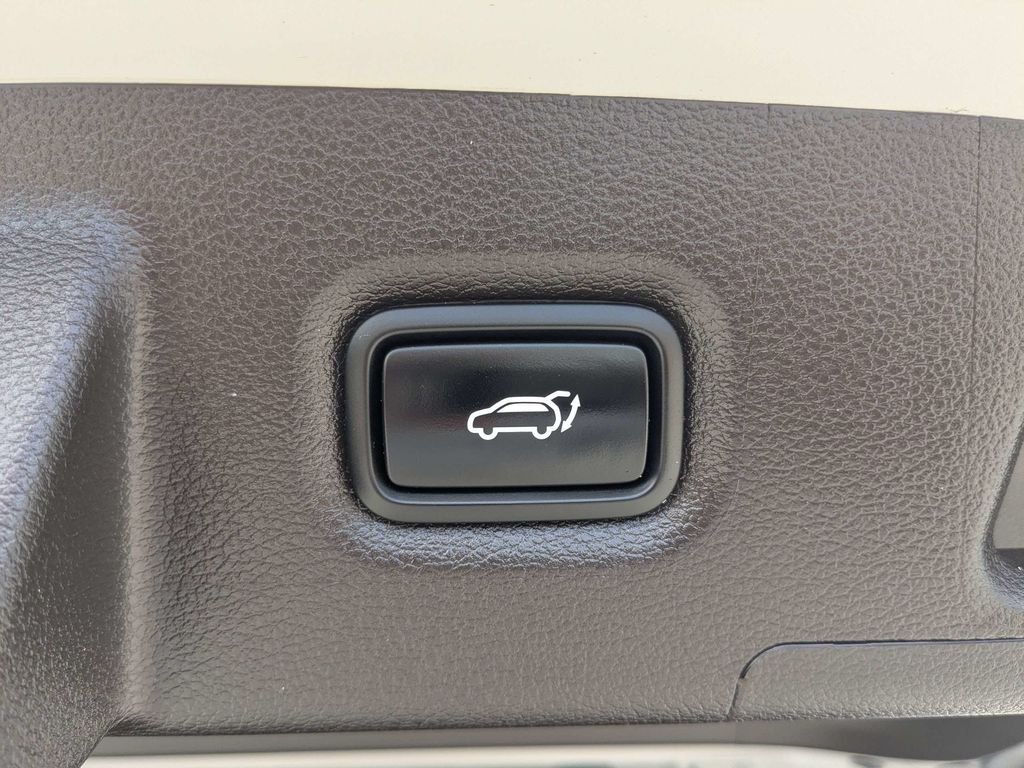 Used 2019 Silver Hyundai SEL Plus image 13