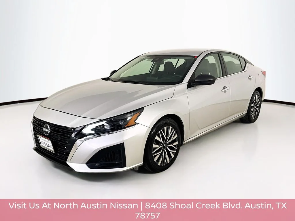 Certified Used 2024 Silver Nissan 2.5 SV image 4