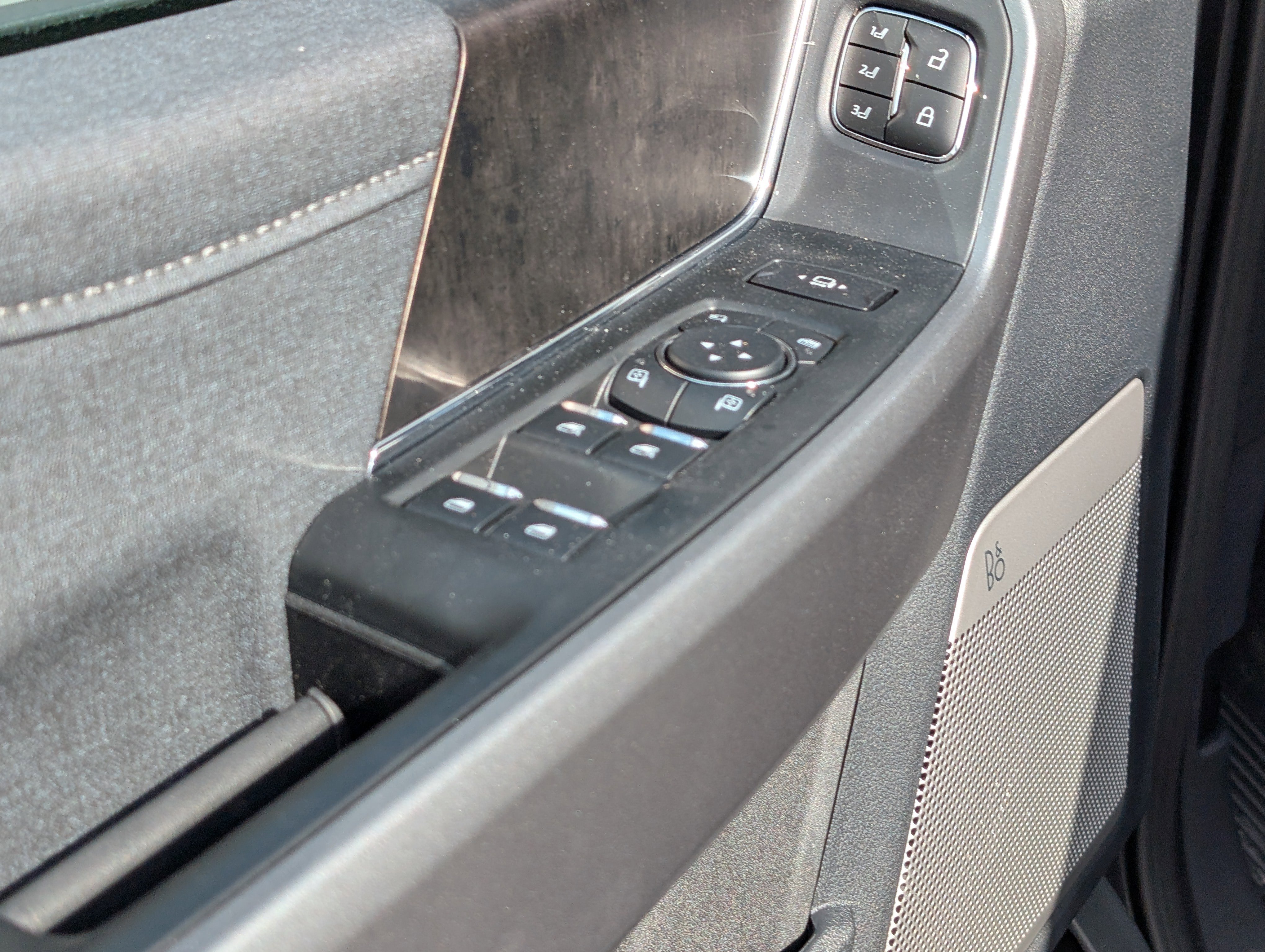 New 2026 Star White Metallic Tri-Coat FORD F-350® Lariat® image 17