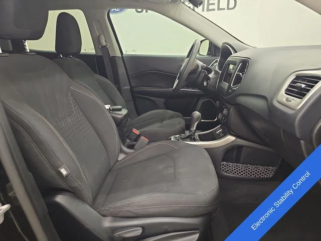 Used 2019 Diamond Black Jeep Sport image 9