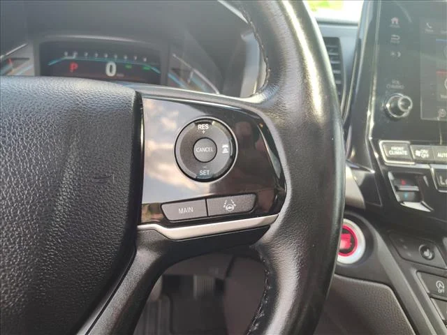 Used 2018 Silver Honda TOURING AUTO image 24