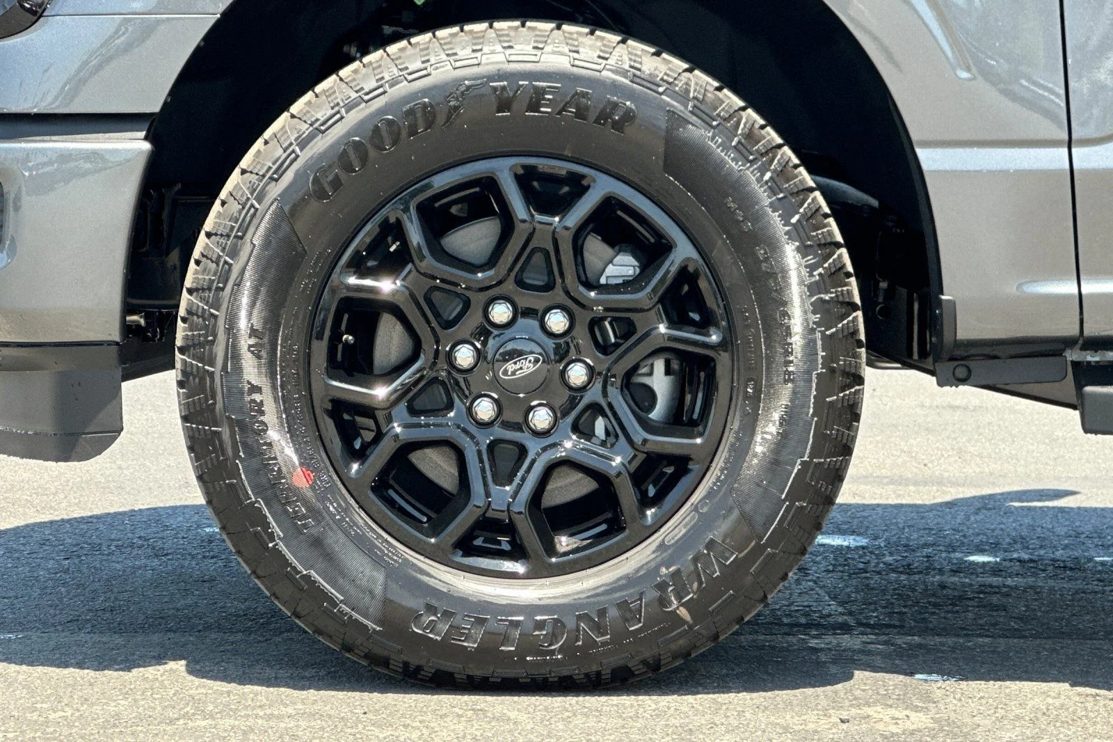 New 2026 Carbonized Gray Metallic Ford XLT image 24
