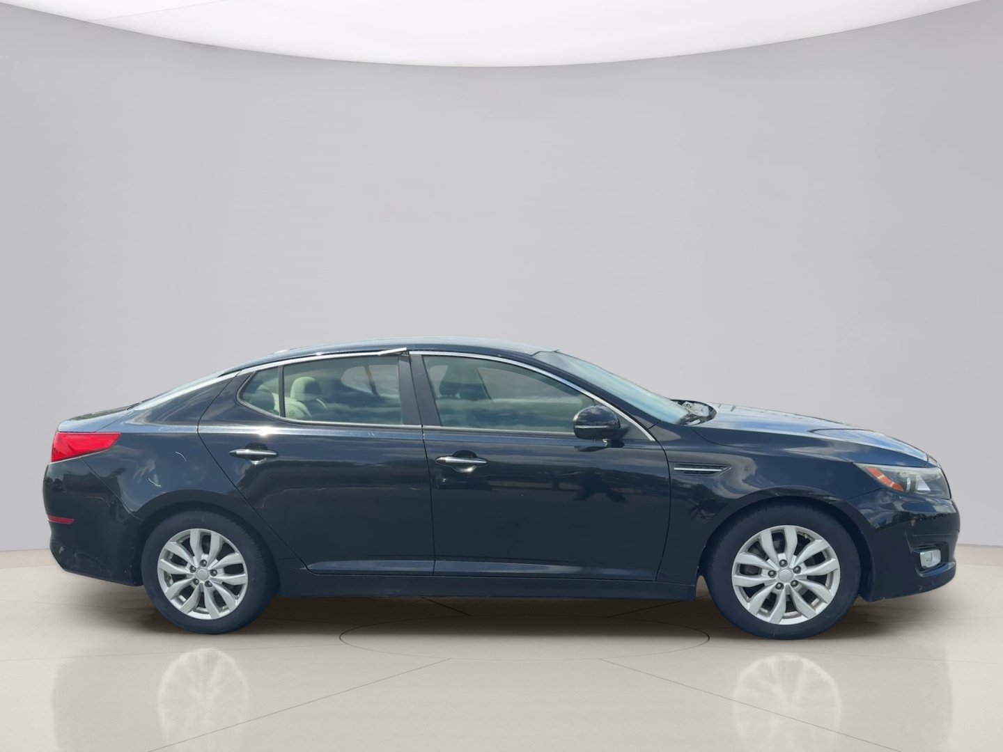 Used 2014 Black Kia LX image 4