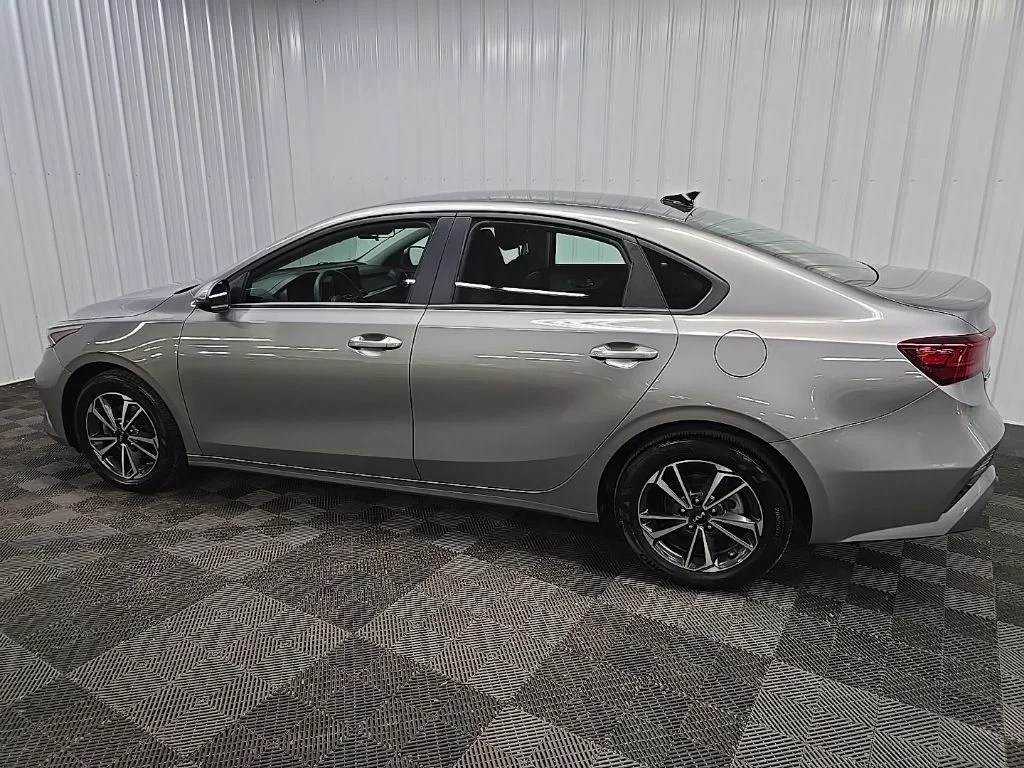 Used 2024 Gray Kia LXS image 4