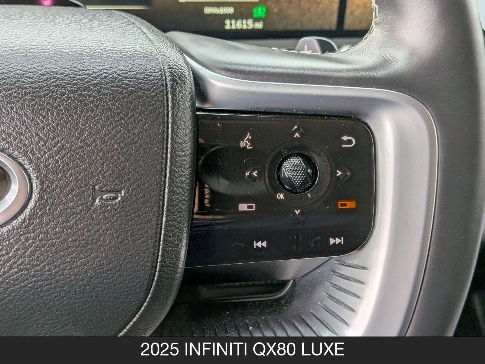Used 2025 Black Obsidian INFINITI LUXE image 19