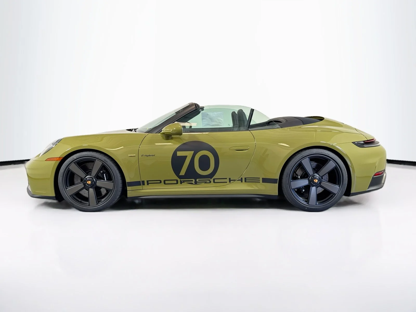 New 2026 Olive Neo Porsche Spirit 70 image 2