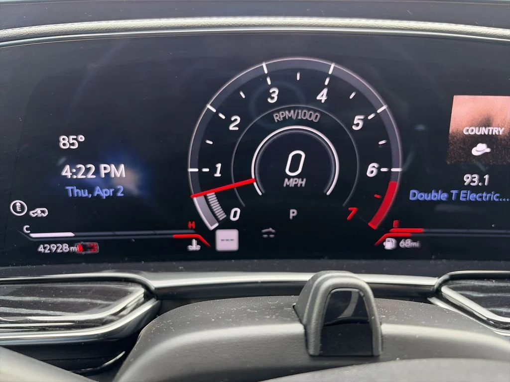 Used 2023 White Cadillac V-Series image 21