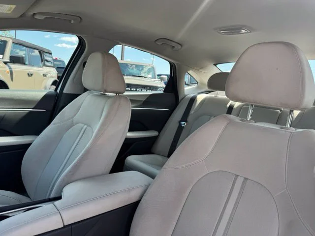 Used 2025 White Hyundai SEL image 23