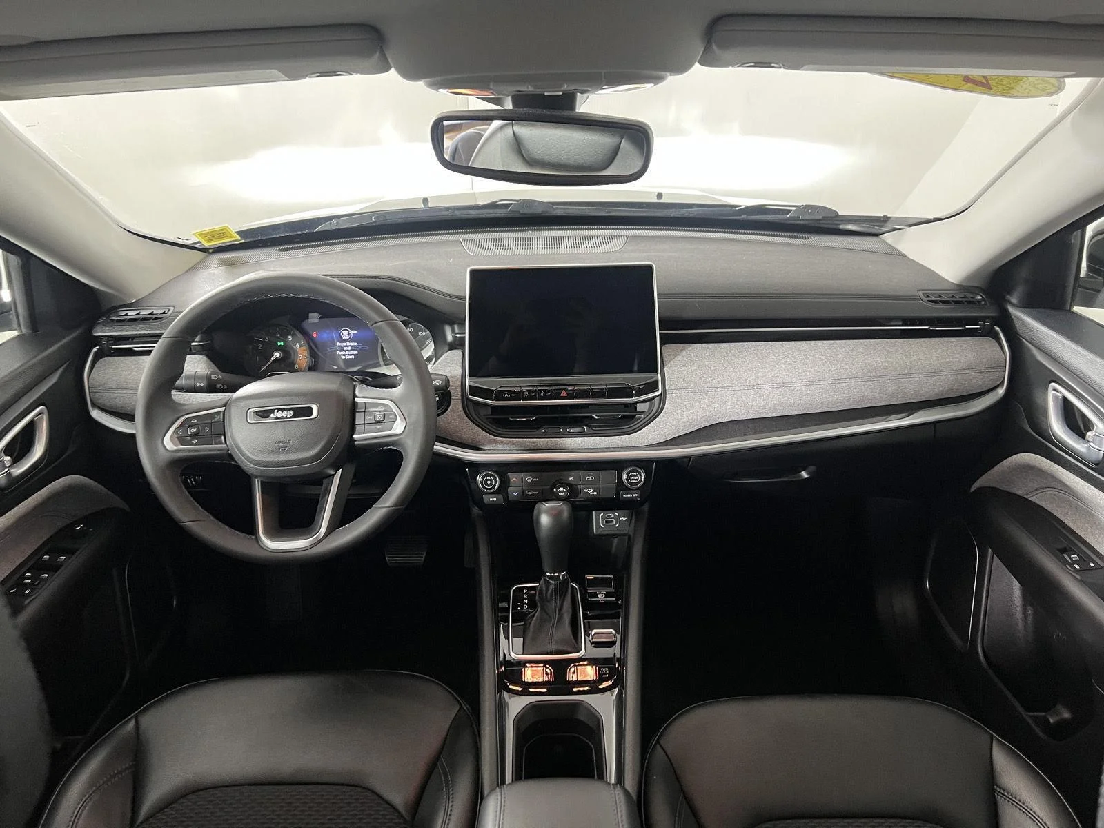 Used 2022 Granite Crystal Metallic Clearcoat Jeep Latitude image 22