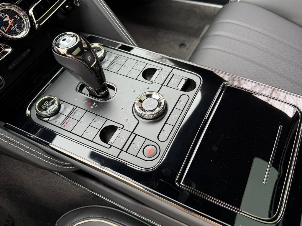 New 2026 Silver Bentley  image 31