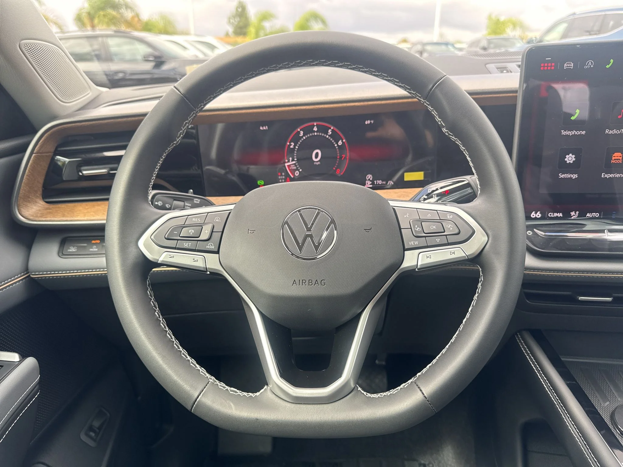 New 2027 Deep Black Pearl Volkswagen SE w/Technology image 17