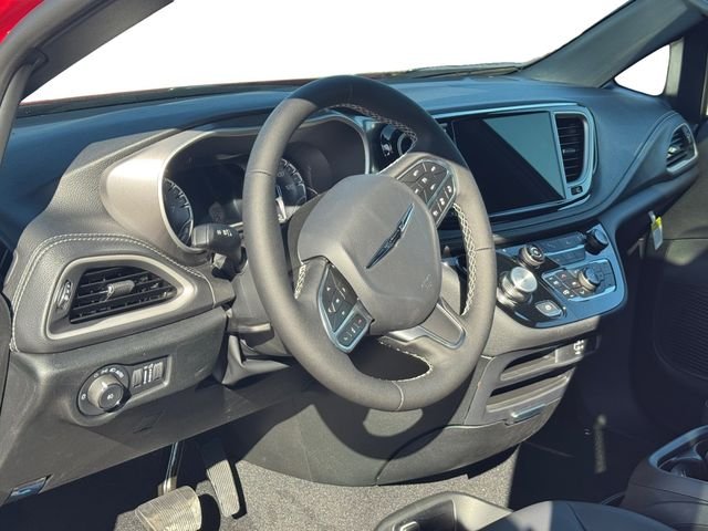 New 2026 Red Hot Pearl-Coat Exterior Paint Chrysler Select image 6