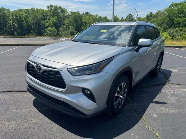 Used 2025 Celestial Silver Metallic Toyota XLE image 7