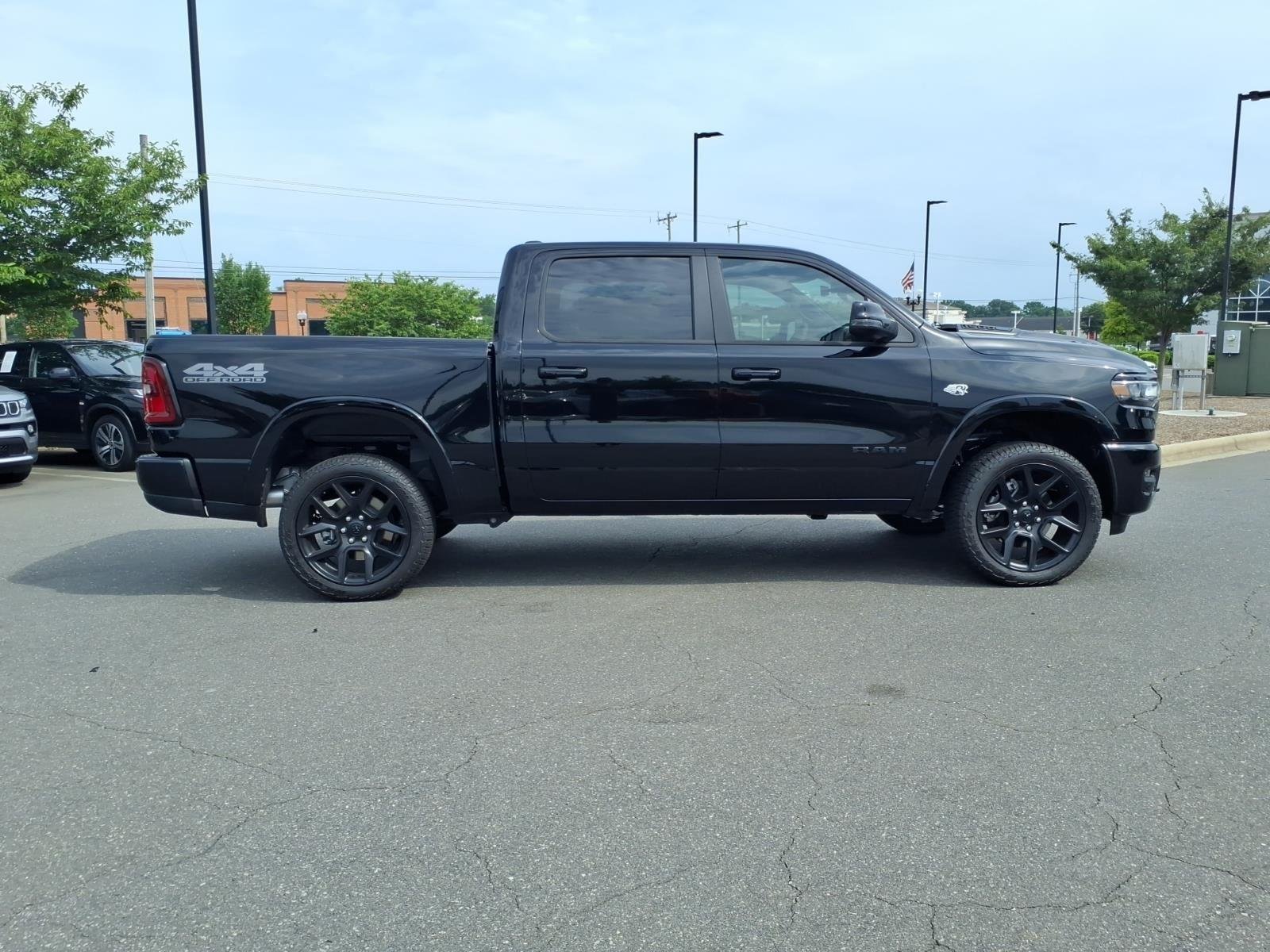 New 2026 Diamond Black Crystal Pearl-Coat Exterior Paint RAM Laramie image 10
