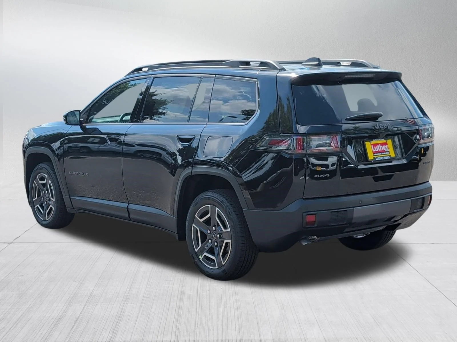 New 2026 Diamond Black Crystal Pearl-Coat Exterior Paint Jeep Limited image 5