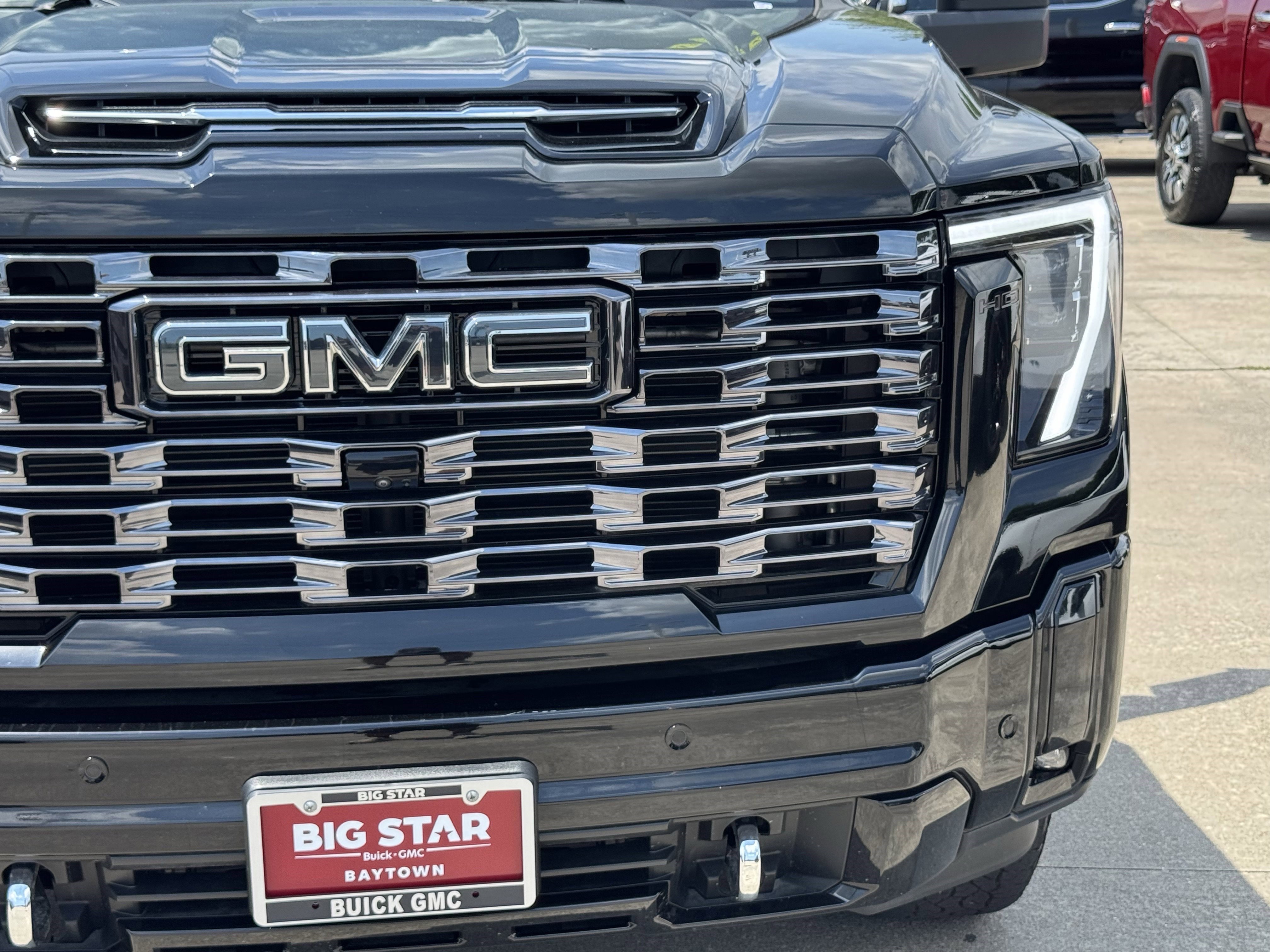 Used 2025 Onyx Black GMC Denali Ultimate image 4