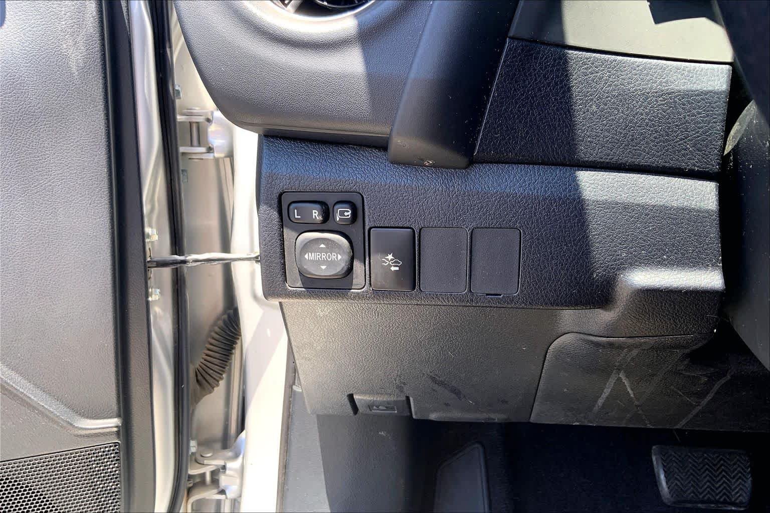 Used 2018 Classic Silver Metallic Toyota  image 36