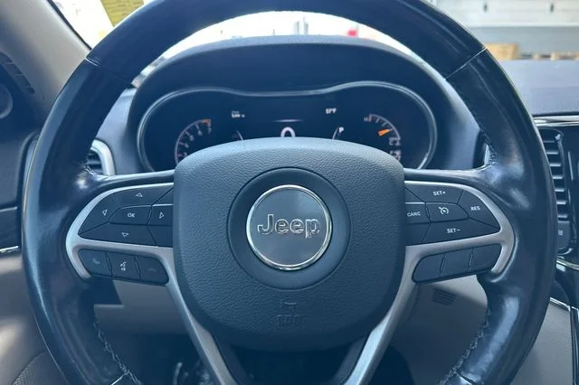 Used 2020 Red Jeep Limited image 27