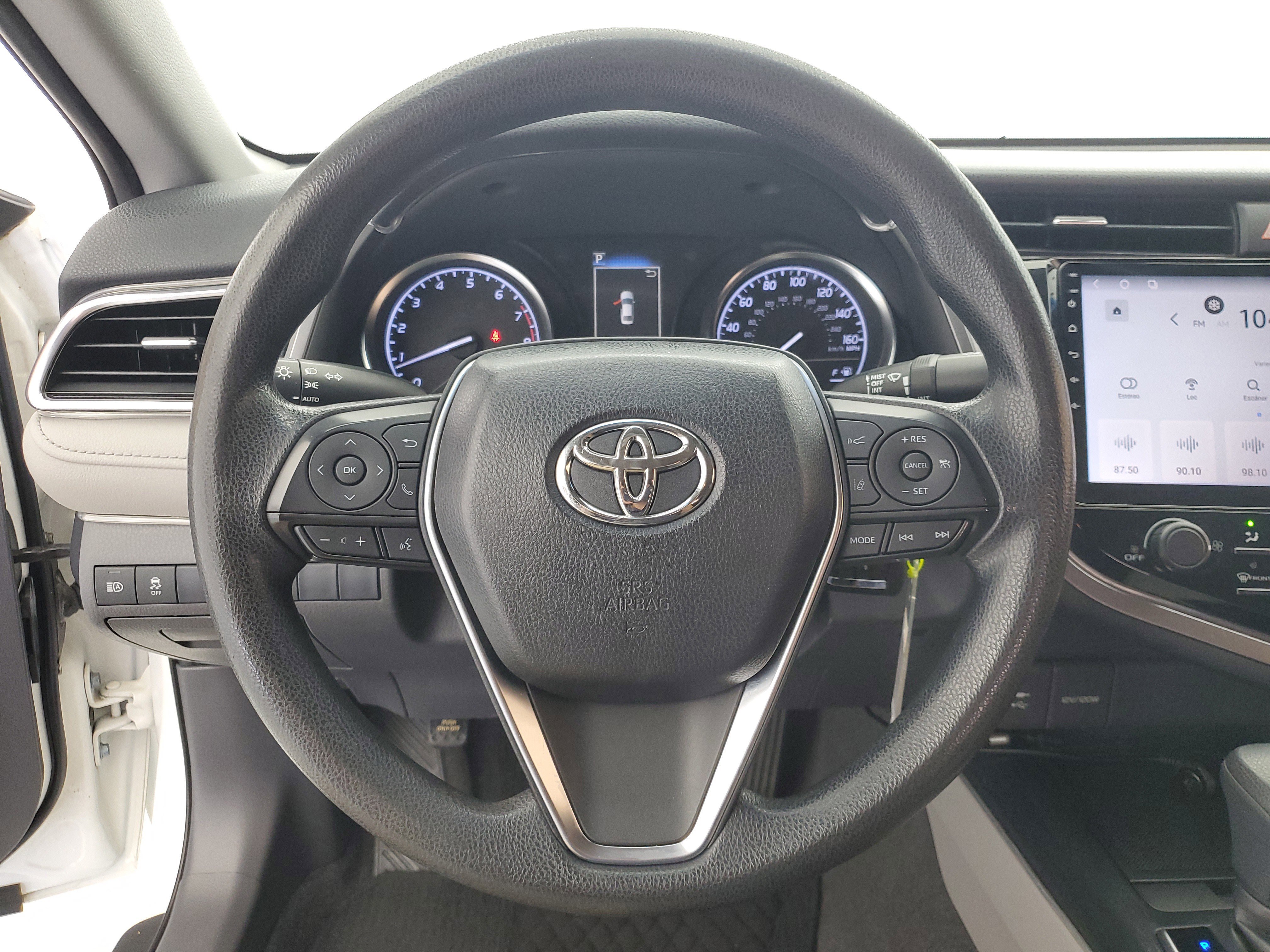 Used 2018 Super White Toyota LE image 21