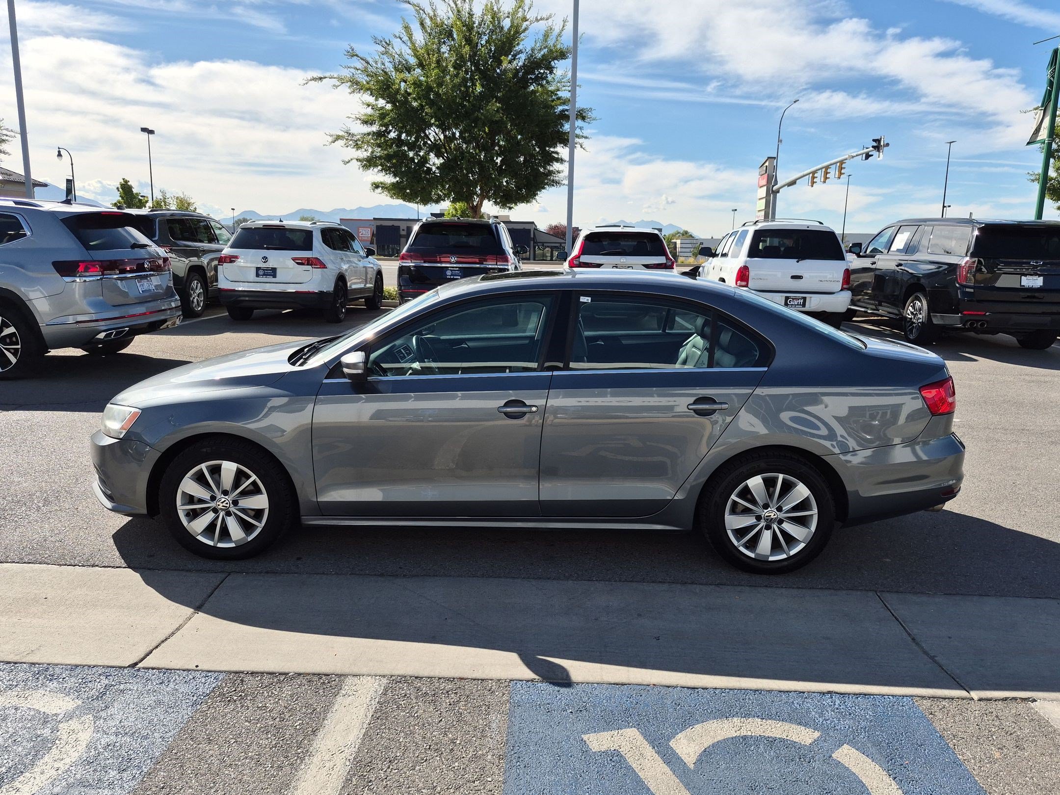 Used 2015 Platinum Gray Metallic Volkswagen 2.0L TDI SE w/Connectivity image 6