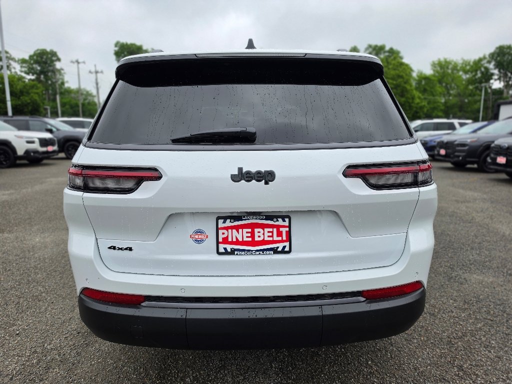 New 2026 Bright White Clear-Coat Exterior Paint Jeep Altitude image 12