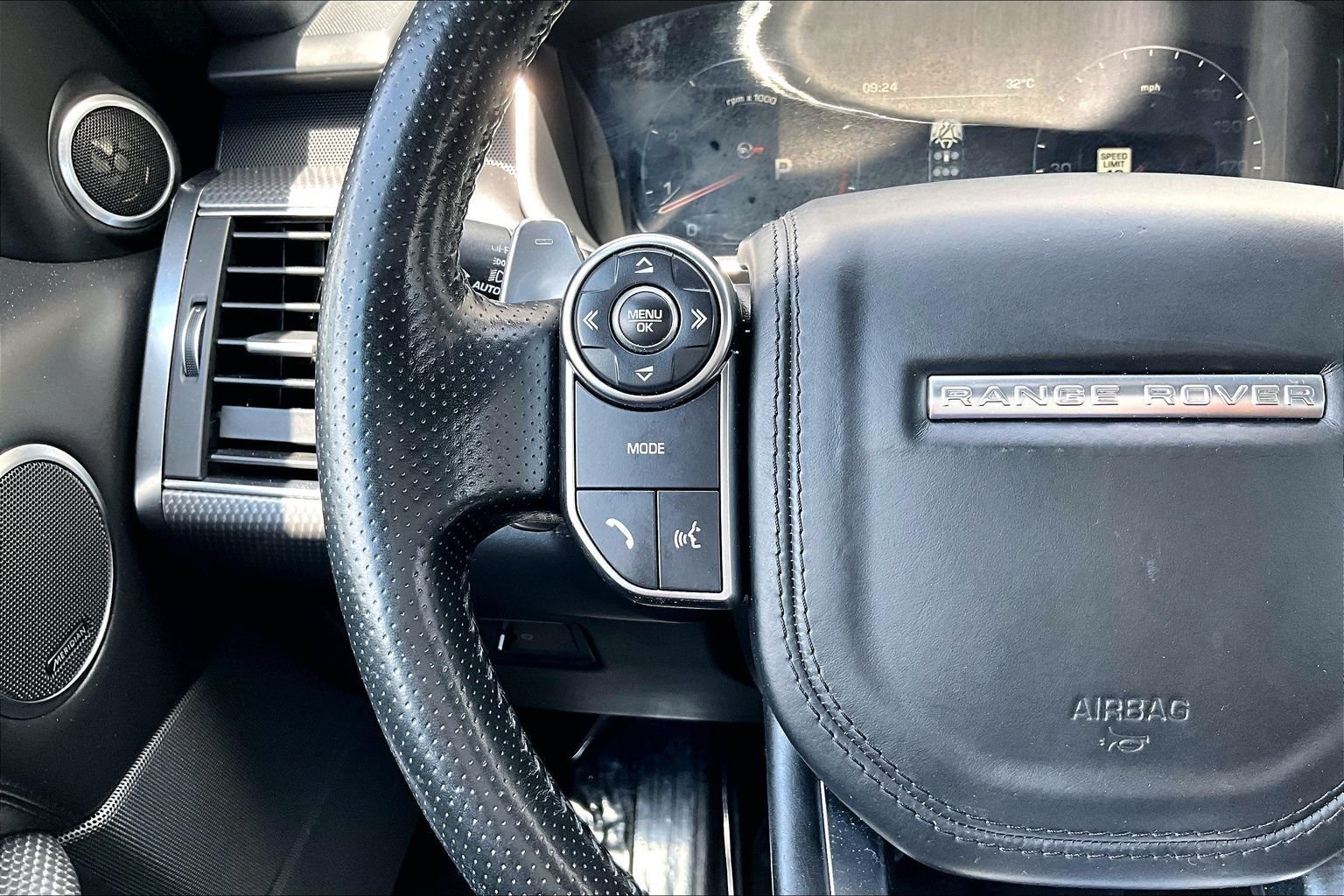 Used 2016 Blue Land Rover 5.0L V8 Supercharged SVR image 17