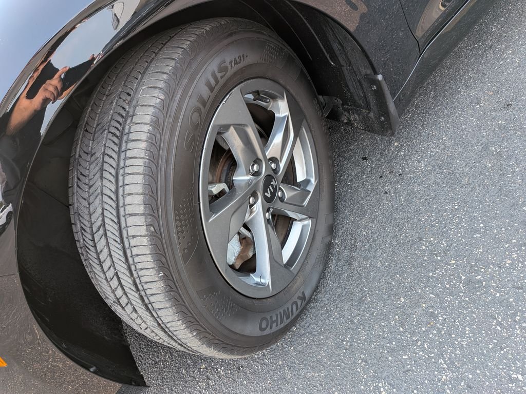 Used 2021 Ebony Black Kia LXS image 8