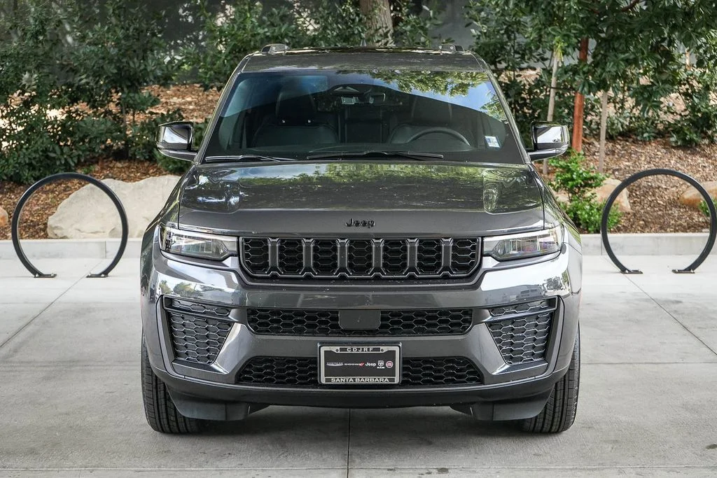 New 2026 Baltic Gray Metallic Clear-Coat Exterior Paint Jeep Altitude image 2