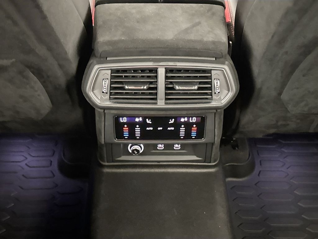 Used 2024  Lamborghini Performante image 28