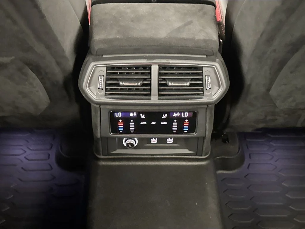 Used 2024  Lamborghini Performante image 28