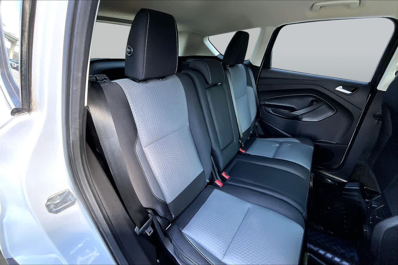 Used 2017 Oxford White Ford SE image 19