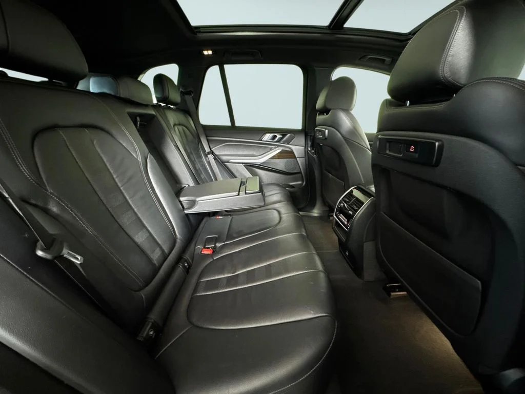 Used 2019 Gray BMW xDrive40i image 15