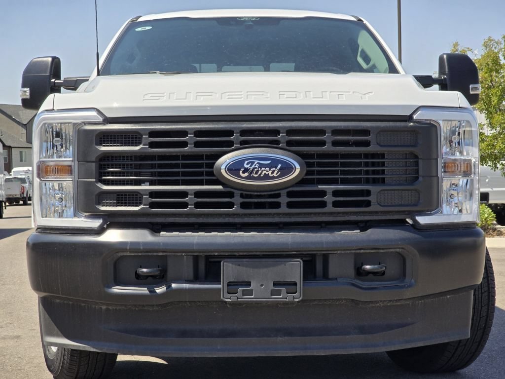 New 2026 Oxford White Ford XL image 3