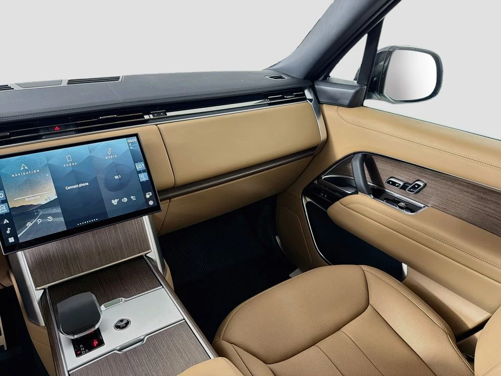 New 2026 Fuji White Land Rover SE image 25