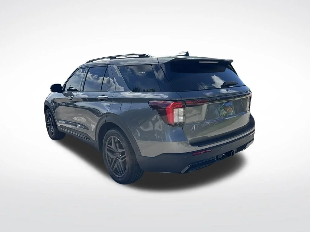 Used 2026 Gray Metallic Ford ST-Line image 6