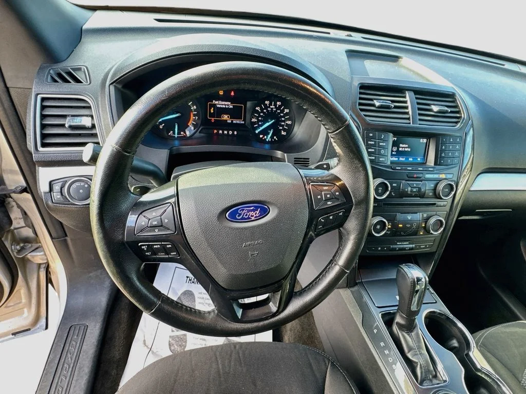 Used 2017 Silver Ford XLT image 11