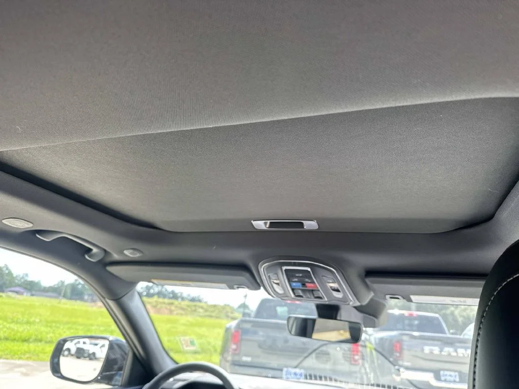 New 2027 Gray Jeep Laredo Altitude image 15