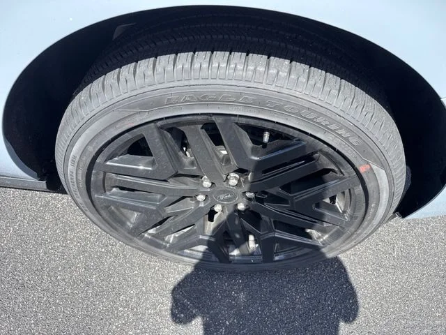 New 2026 Glacier Gray Metallic Tri-Coat Ford Platinum® image 12