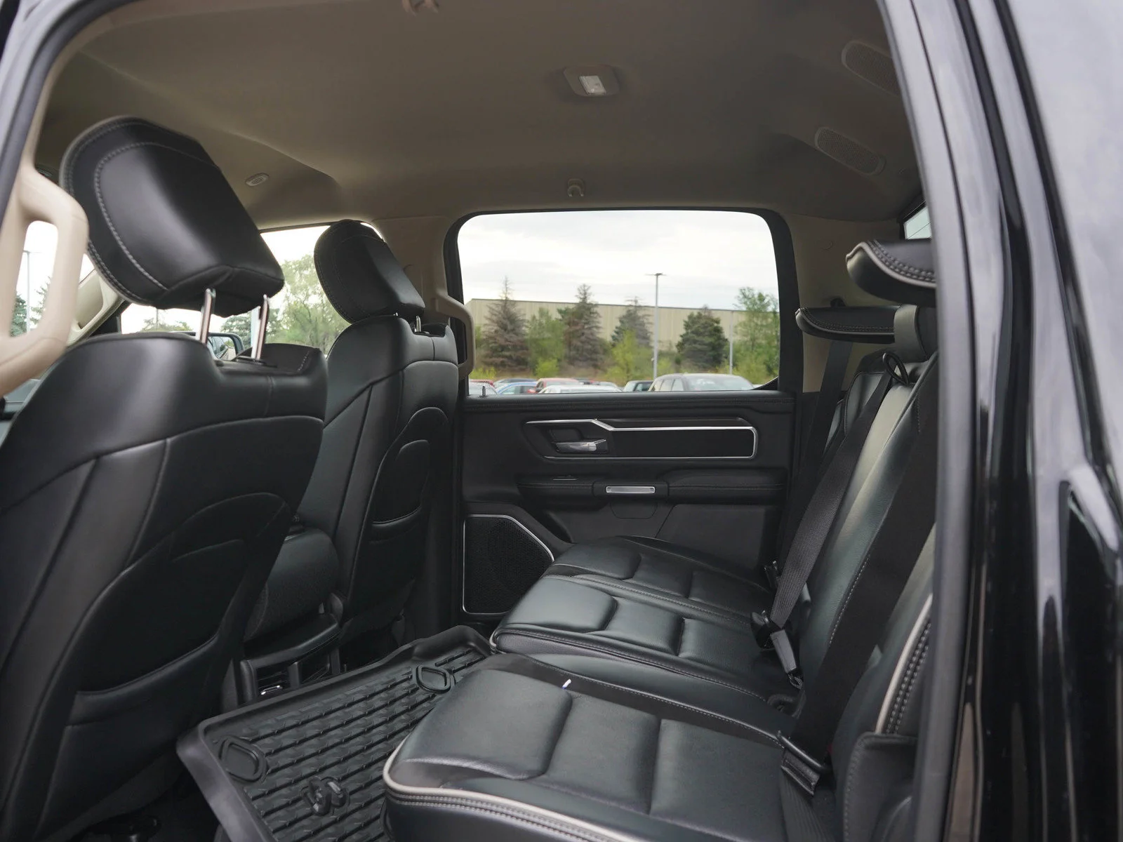 Used 2021 Diamond Black Crystal Pearlcoat Ram Laramie 4x4 V8 Crew Cab 5