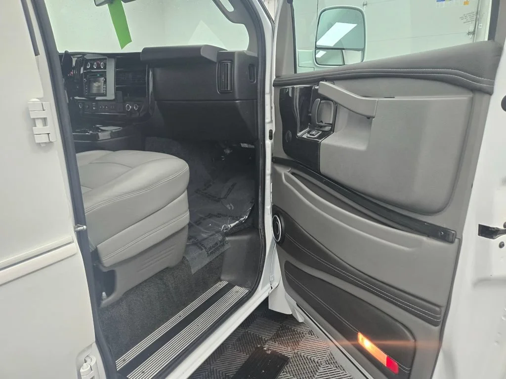 Used 2020 Summit White Chevrolet WT image 37