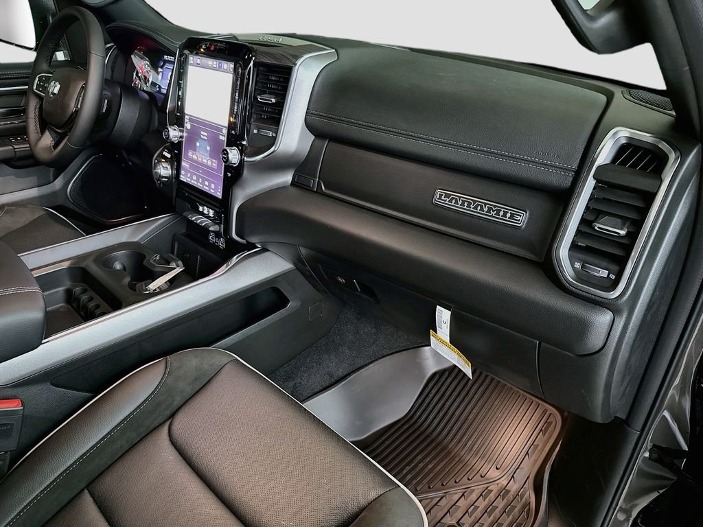 New 2026 Granite Crystal Metallic Clear-Coat Exterior Paint RAM Laramie image 32