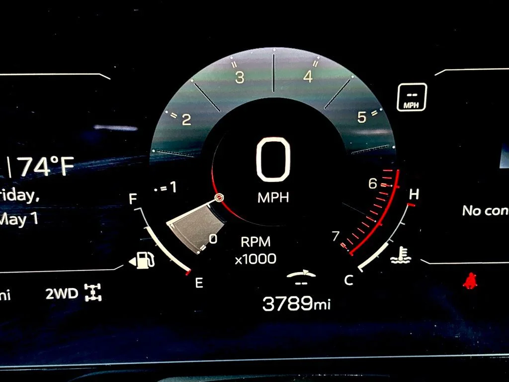 Used 2025 Onyx Black GMC Elevation image 25
