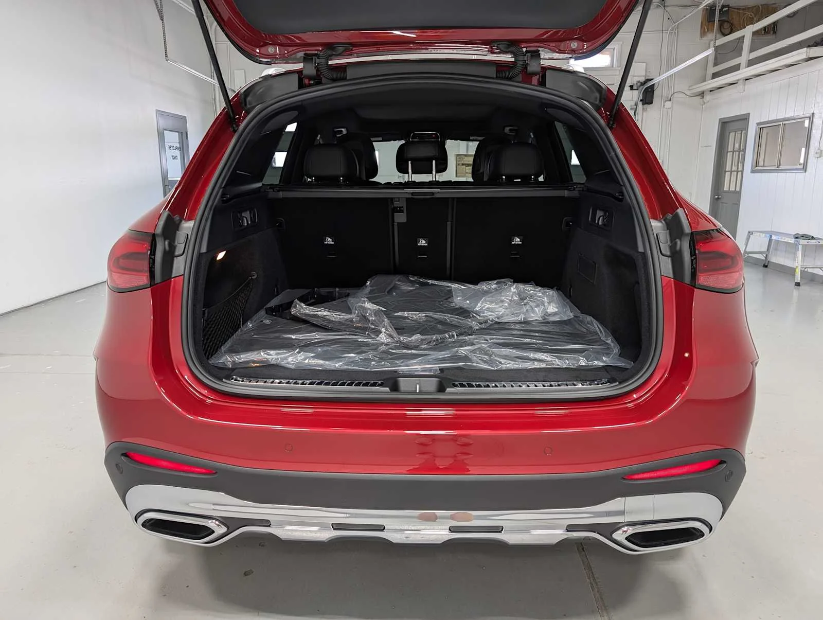 New 2026 MANUFAKTUR Patagonia Red Metallic Mercedes-Benz GLC 300 image 20