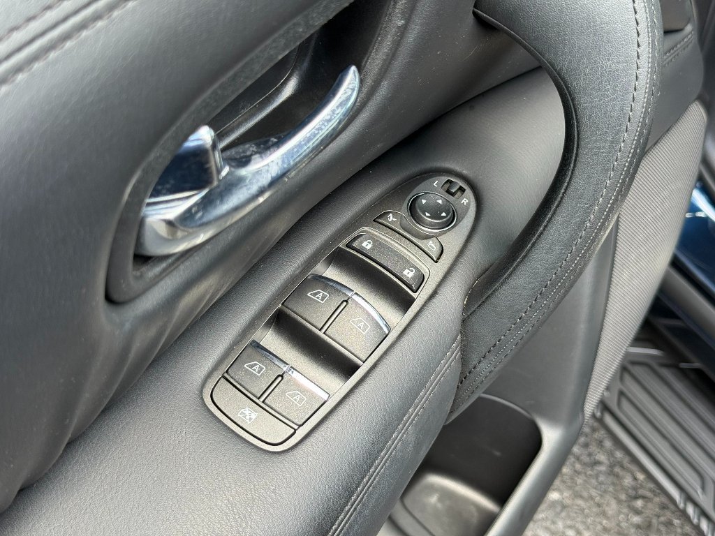 Used 2023 Blue Nissan SL image 22