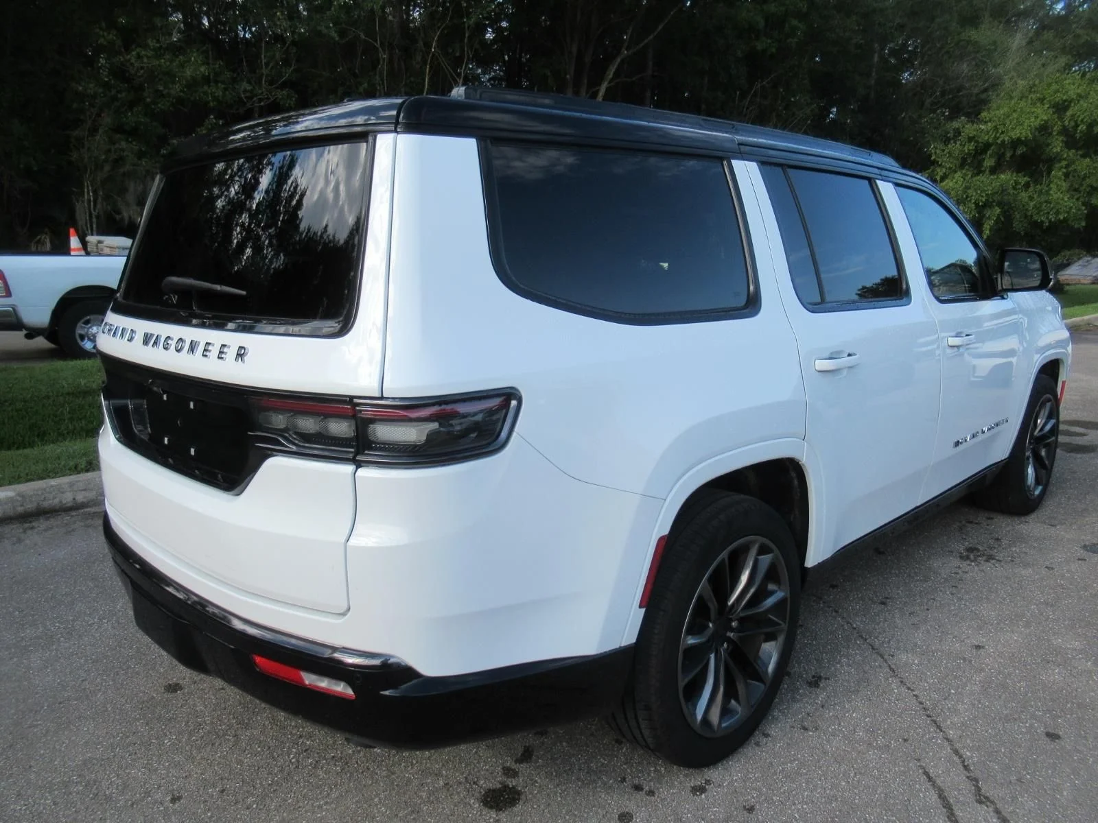 Used 2025 White Jeep Series III image 7