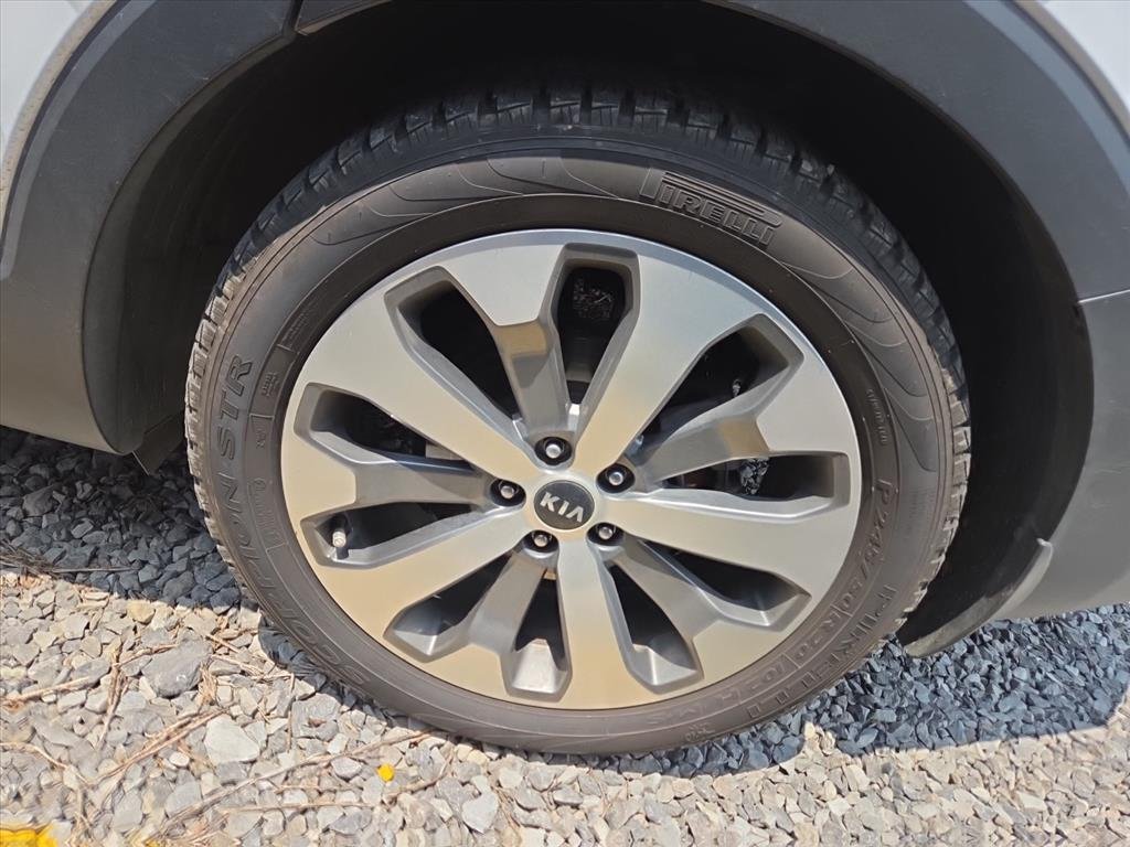 Used 2021 White Kia EX image 6