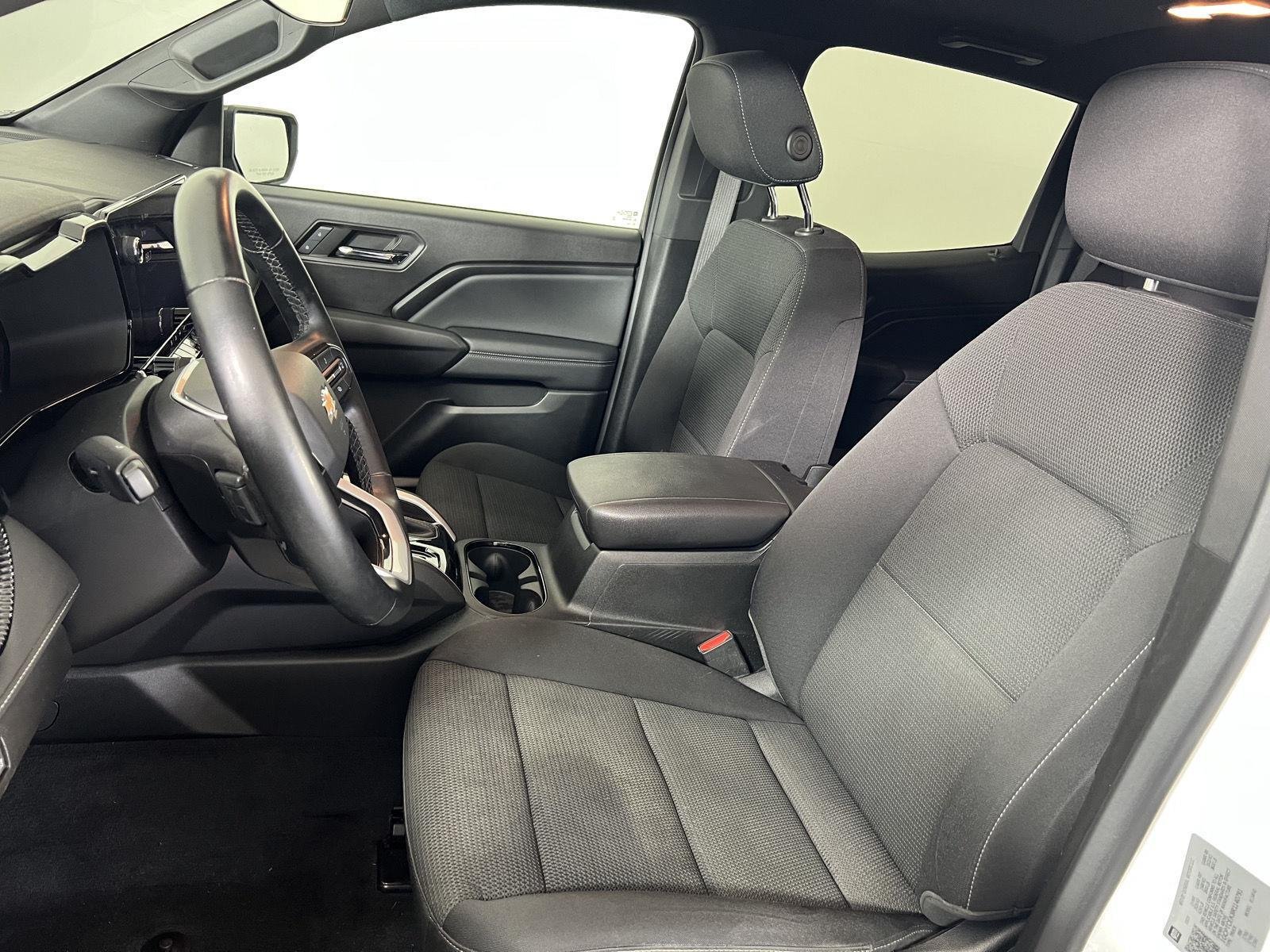 Used 2024 Summit White Chevrolet LT image 5