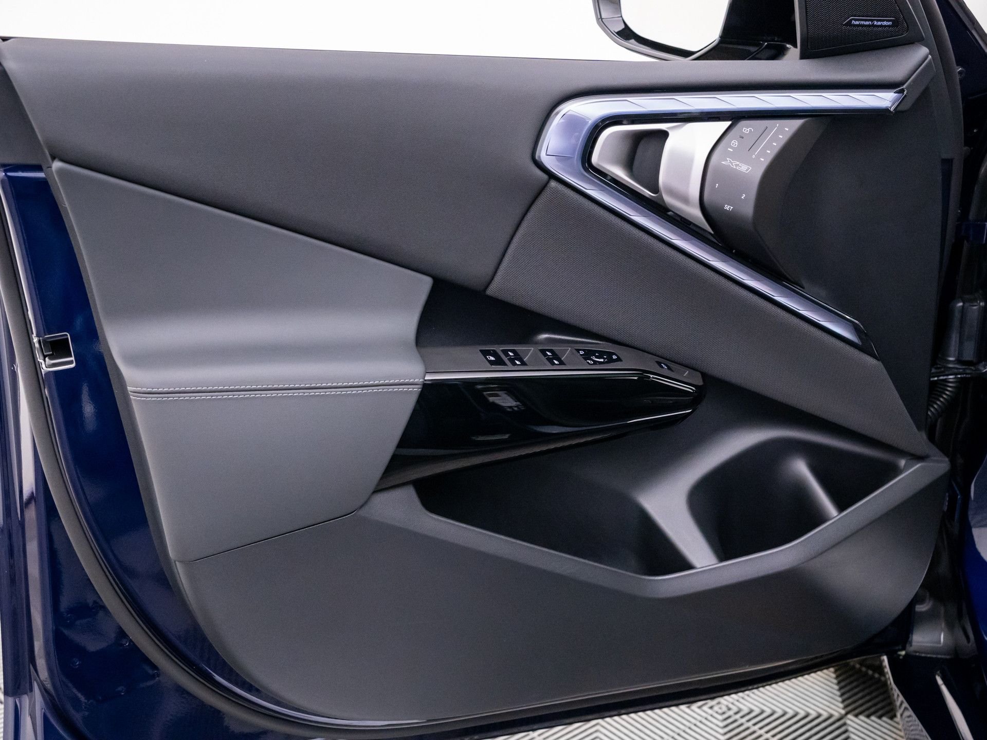 New 2026 Tanzanite Blue II Metallic BMW M50 xDrive image 13