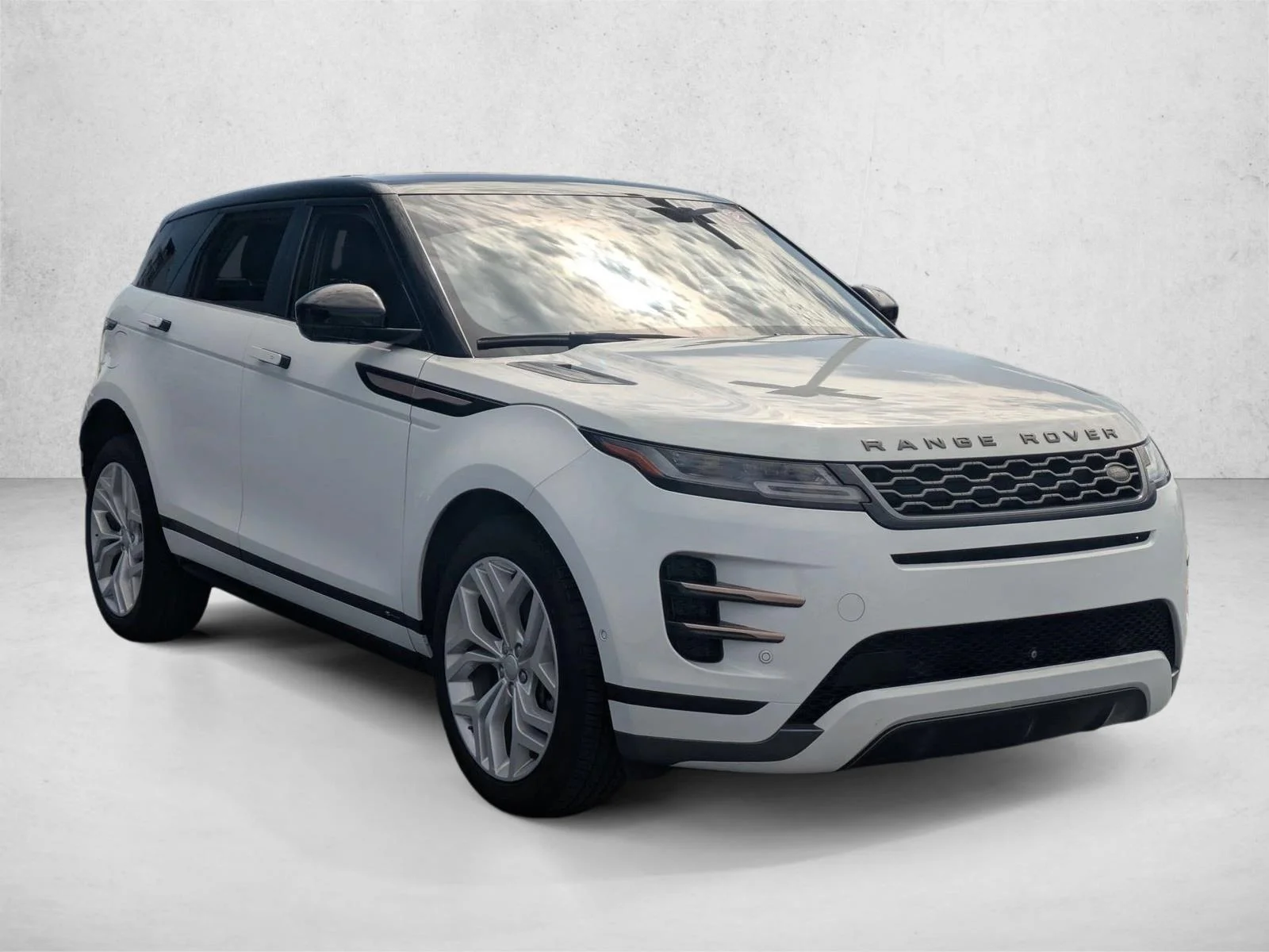 Used 2021 Yulong White Metallic Land Rover R-Dynamic S image 3